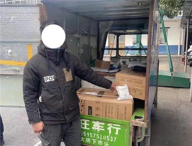 最新快遞員偷快遞現(xiàn)象，原因解析與應(yīng)對策略