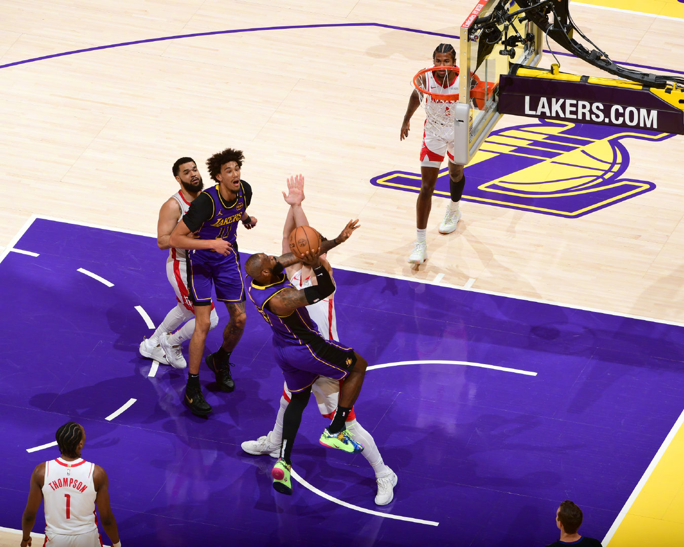 湖人火箭精彩集錦，科技巨獻(xiàn)，前所未有的籃球盛宴體驗(yàn)