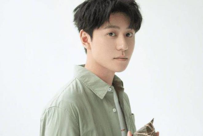 秦俊杰最新戀情曝光，情感新動(dòng)向揭秘！