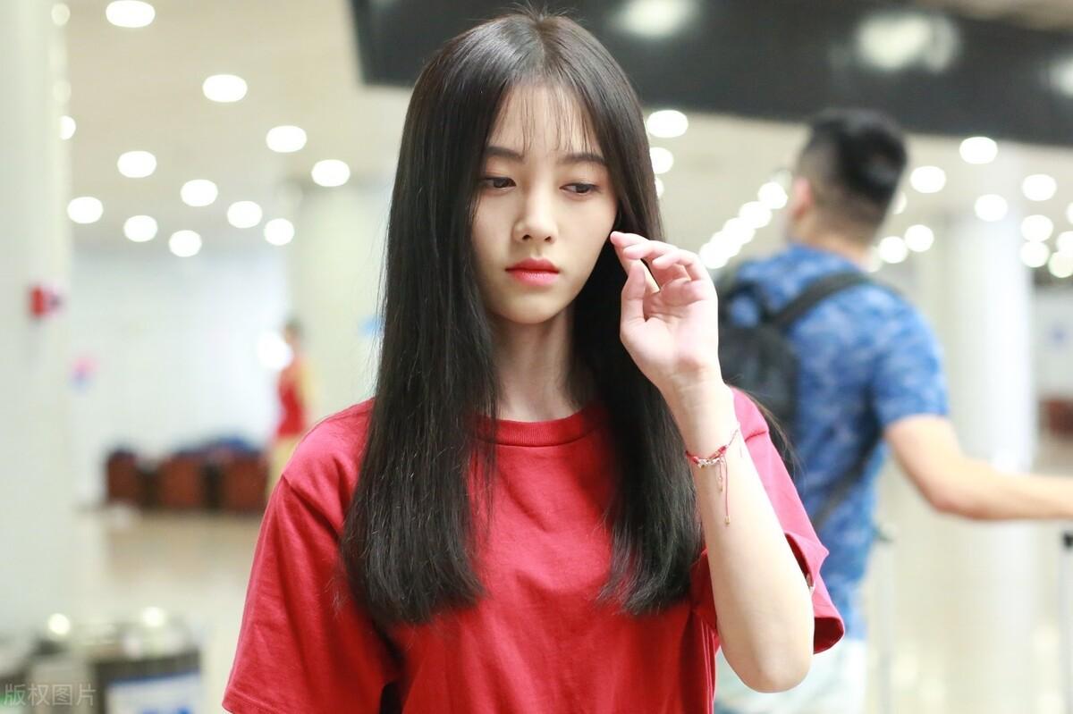 鞠婧祎最新采訪揭秘，星光下的真實自我探索